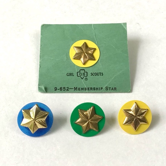 Girl Scouts Membership Gold Star Pins Blue Daisies Green Brownies Yellow Juniors - Picture 1 of 3